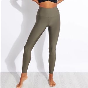 Alo Yoga 7/8 Airlift Leggings in Olive Branch Size Small